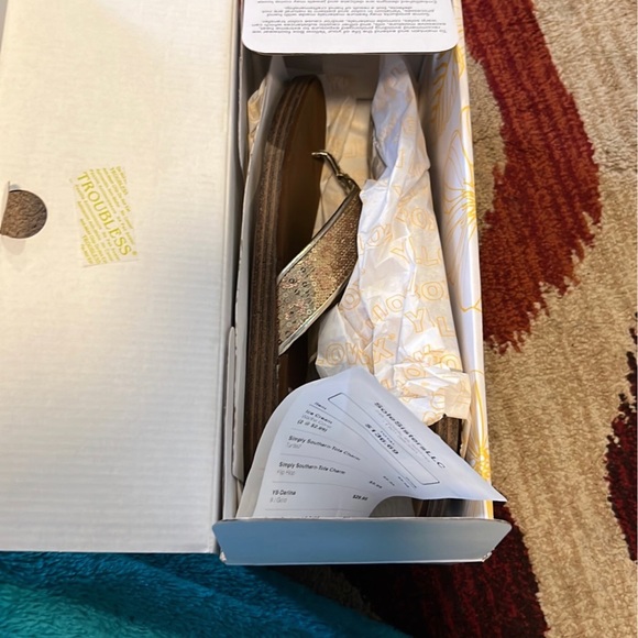 yellow box flip flops - Picture 2 of 5